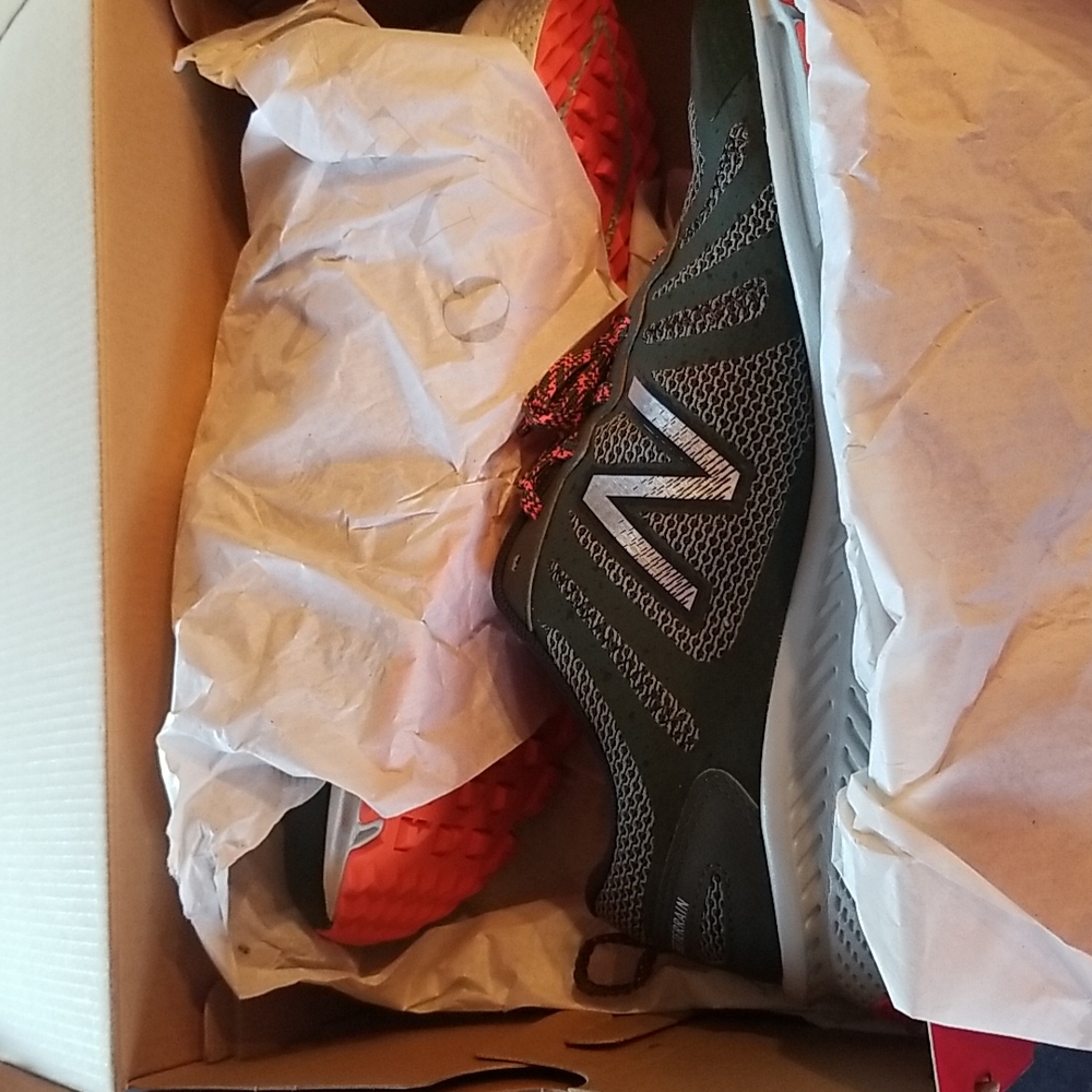 NIB Men's New Balance Trail Running Shoes